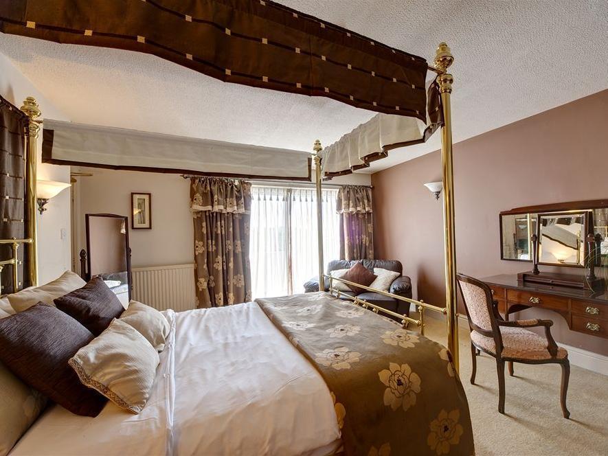 Clough Manor Hotel Denshaw Bagian luar foto