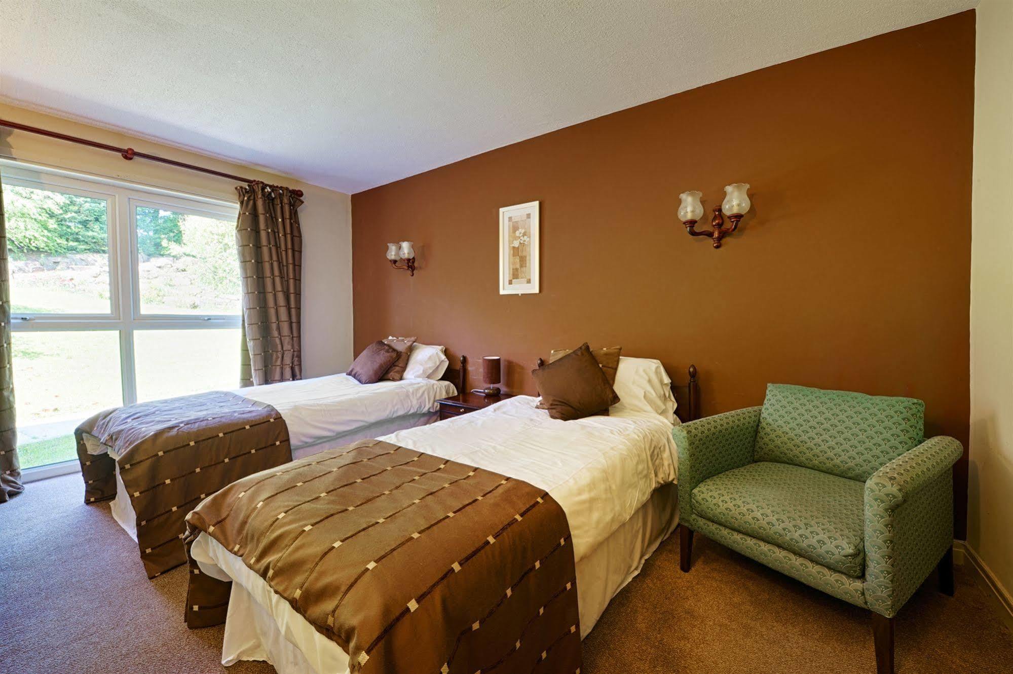 Clough Manor Hotel Denshaw Bagian luar foto