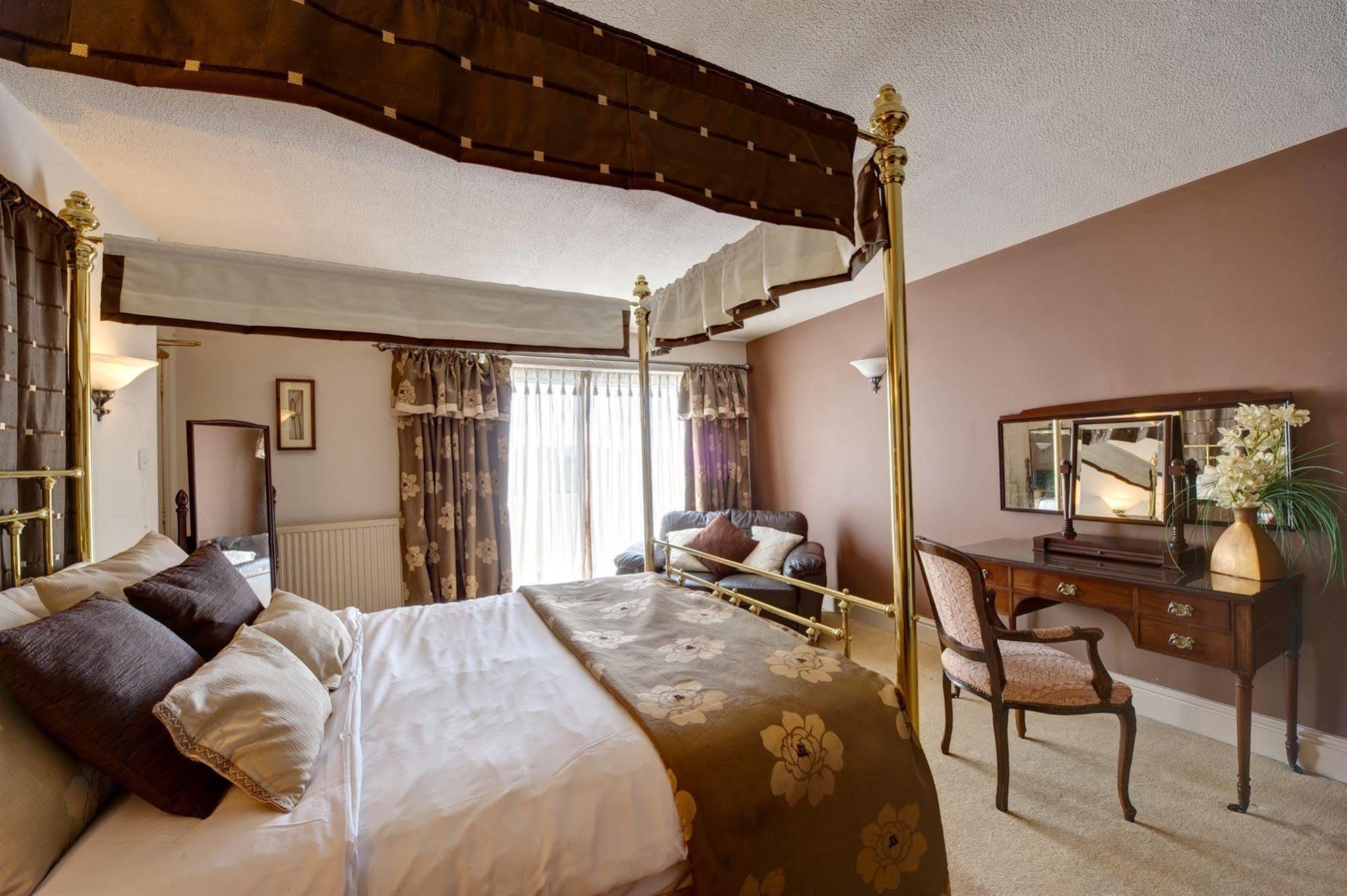 Clough Manor Hotel Denshaw Bagian luar foto