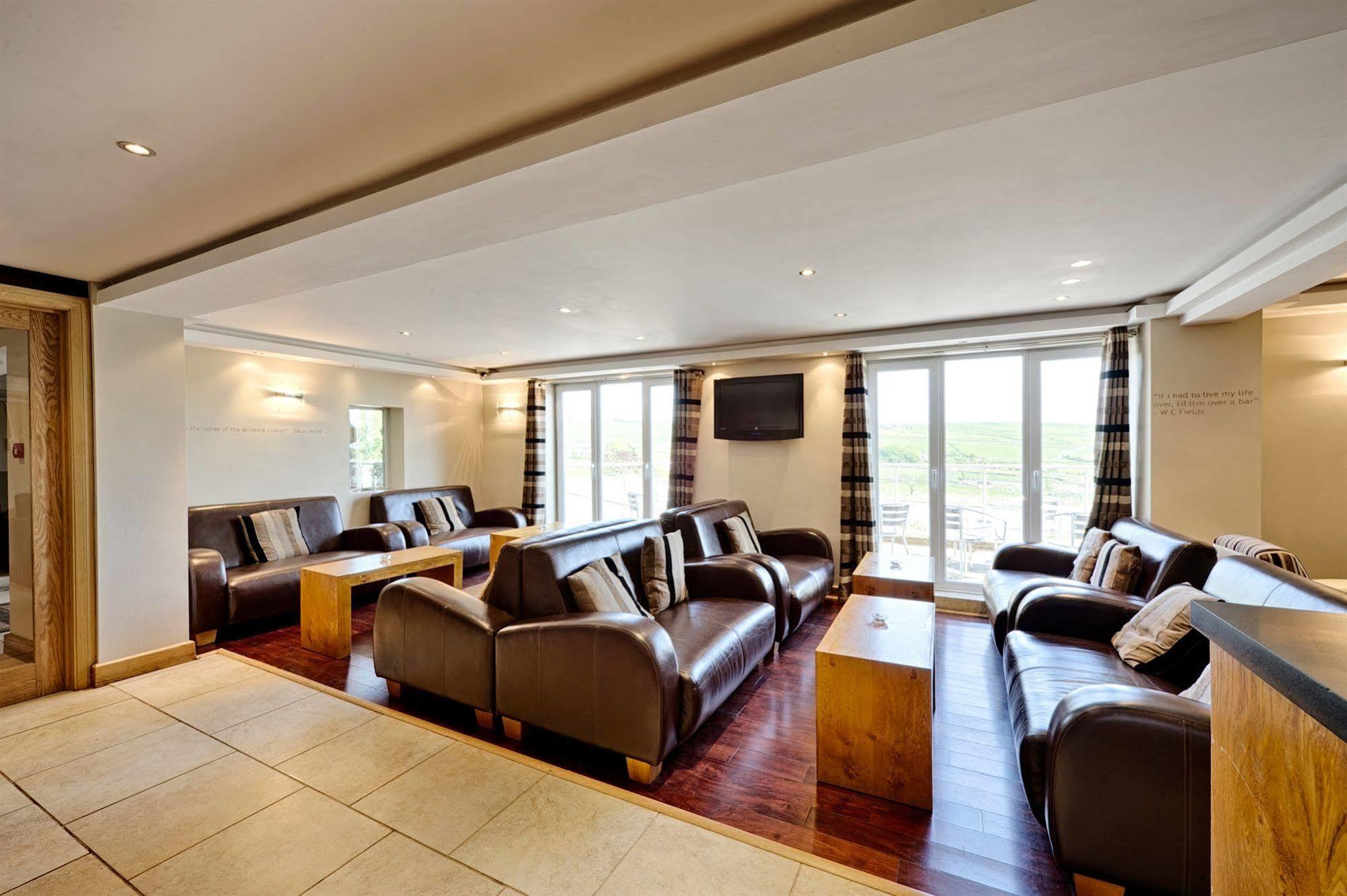 Clough Manor Hotel Denshaw Bagian luar foto